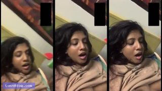 Hot Indian Girl Flashes Boobs on Video Call With BF